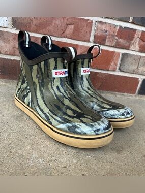 XtraTuf Boys Camo Water Slip on Boots Size 4